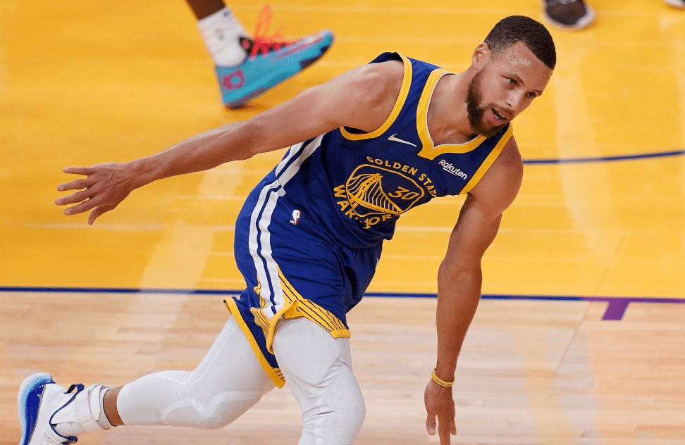 九游体育官网下载-包含华盛顿奇才训练开放日，赛后防线松动引欢呼，NBA季后赛在即，赛季目标并未改变的词条