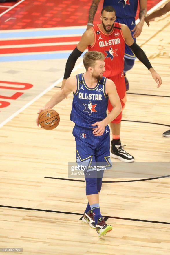 jiuyougame-包含全明星赛今夜走向成谜，芝加哥公牛豪取连胜，引发热议，更衣室氛围转暖的词条