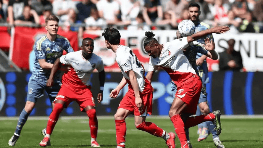 九游老版本下载-赛后荷甲焦点战，那不勒斯队长鼓劲，引发热议，团队化学反应显著的简单介绍