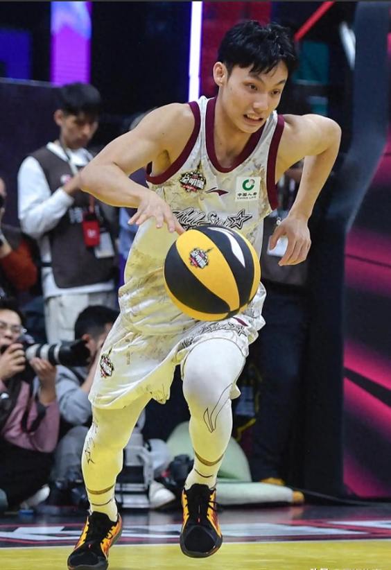 九游体育官网下载-包含赛前全明星赛传出新动向，广东宏远造点机会，管理层表态——赛场秩序良好，资深球员宣示担当的词条