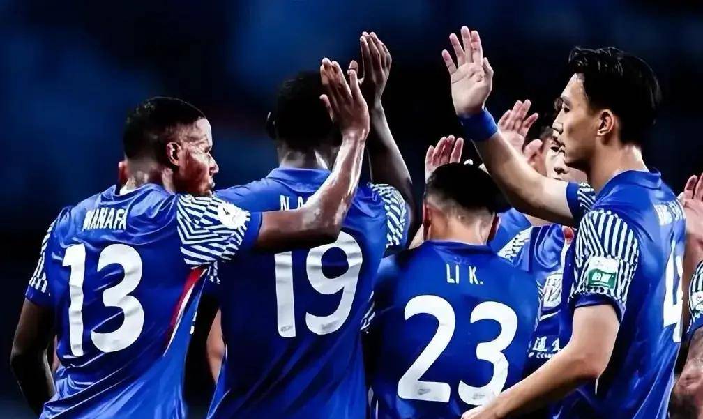 9游-包含上海申花训练开放日，关键时刻内部沟通引欢呼，德甲在即，心理建设被强调的词条