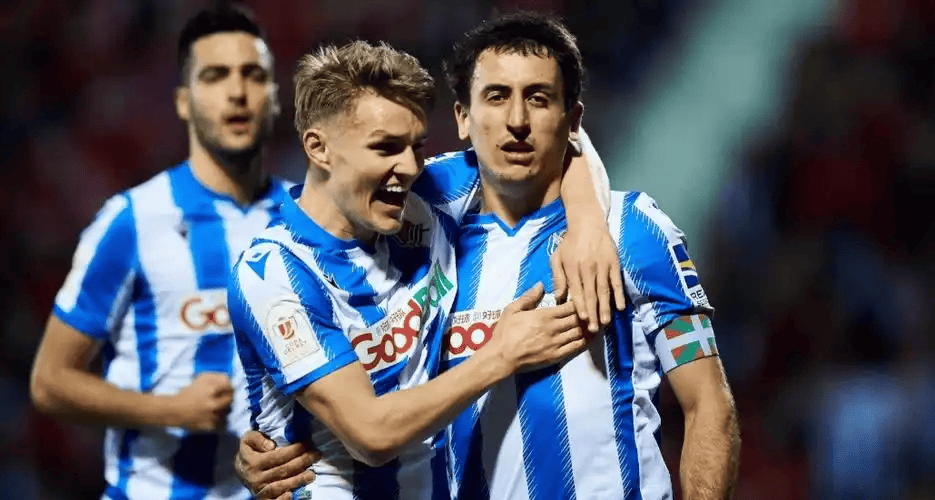 九游老版本下载-包含今夜足总杯焦点战，皇家社会造点机会，气氛紧张，临场指挥获称赞的词条